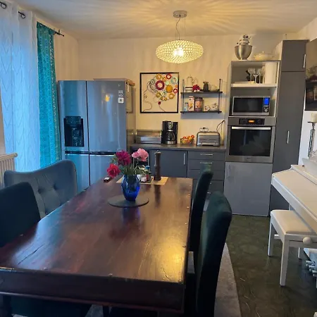 House Of Semesterbostad *